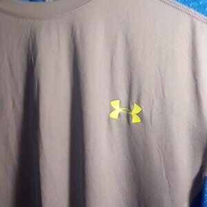 UNDER ARMOUR MEN'S LARGE Short sleeve